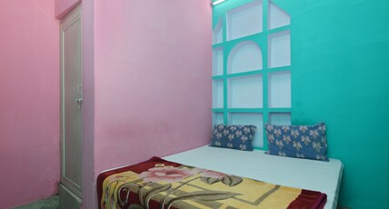 Kashi Annapurna Paying Guest House Room Type - Deluxe AC Double Bed Room