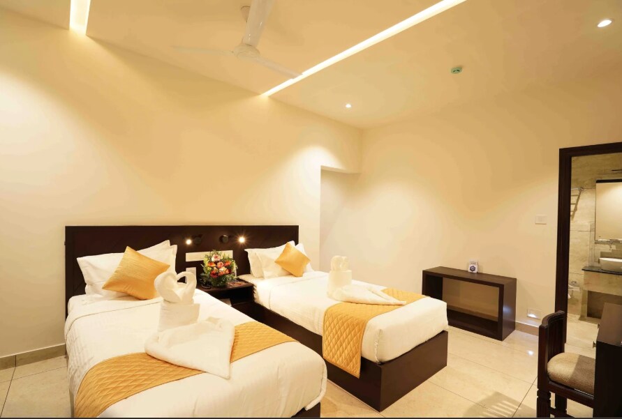 Hotel Emerald Gardens - Tap to explore photos