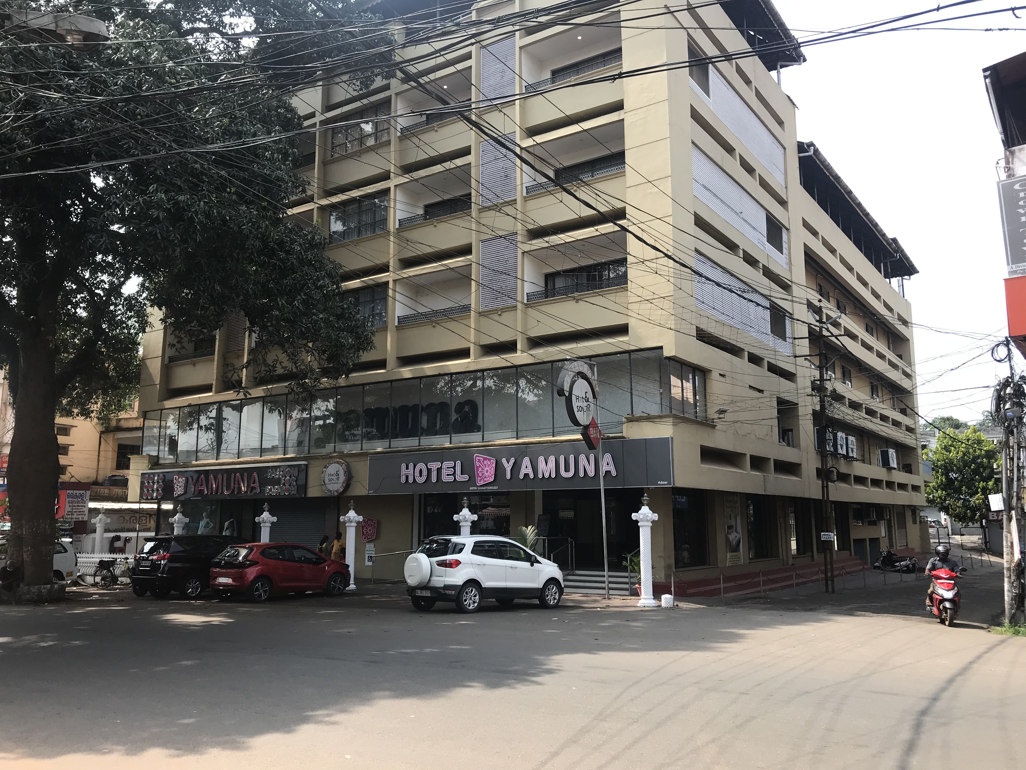 Hotel Yamuna - Tap to explore photos