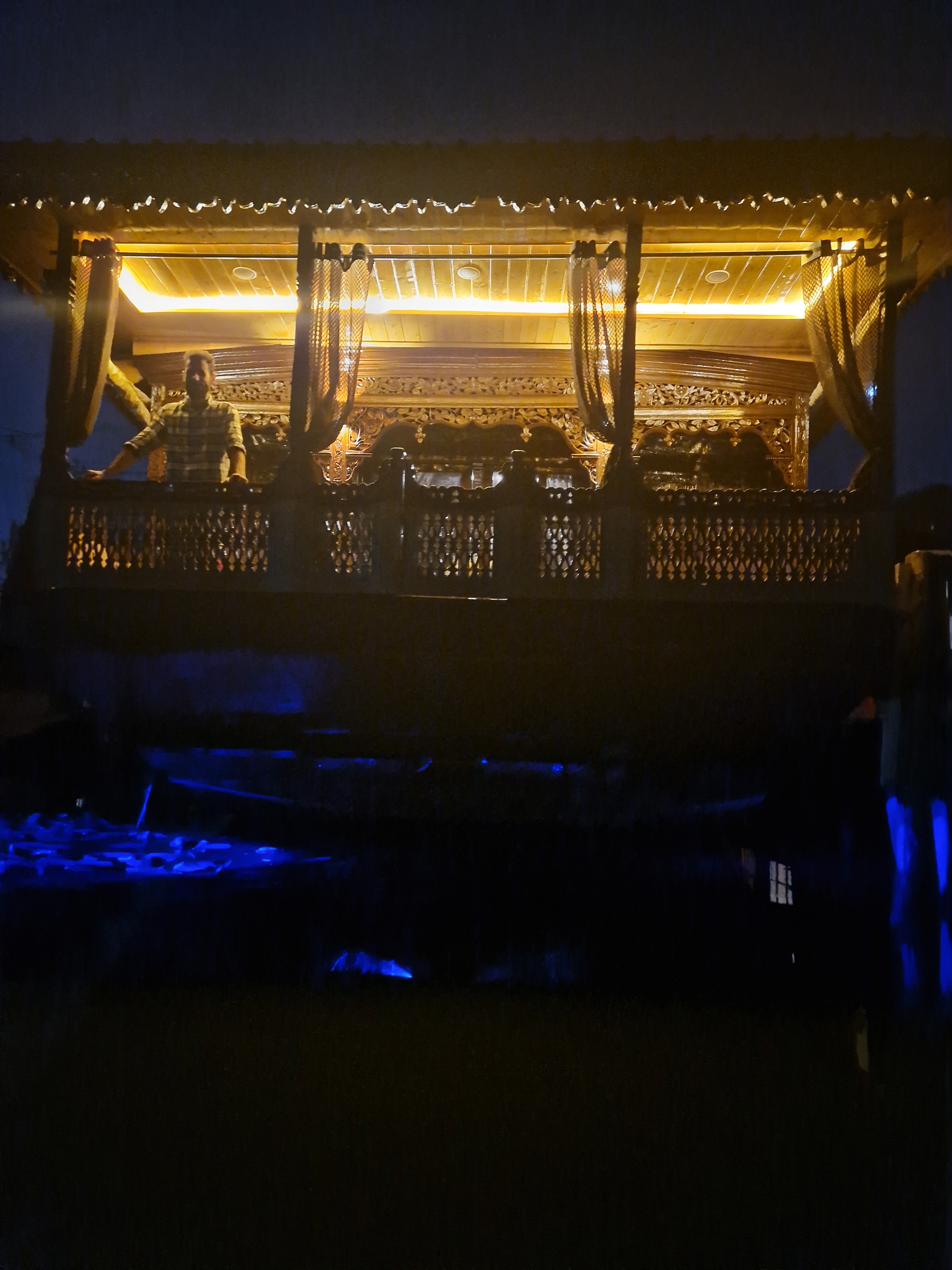 Houseboat Czara Srinagar - Tap to explore photos