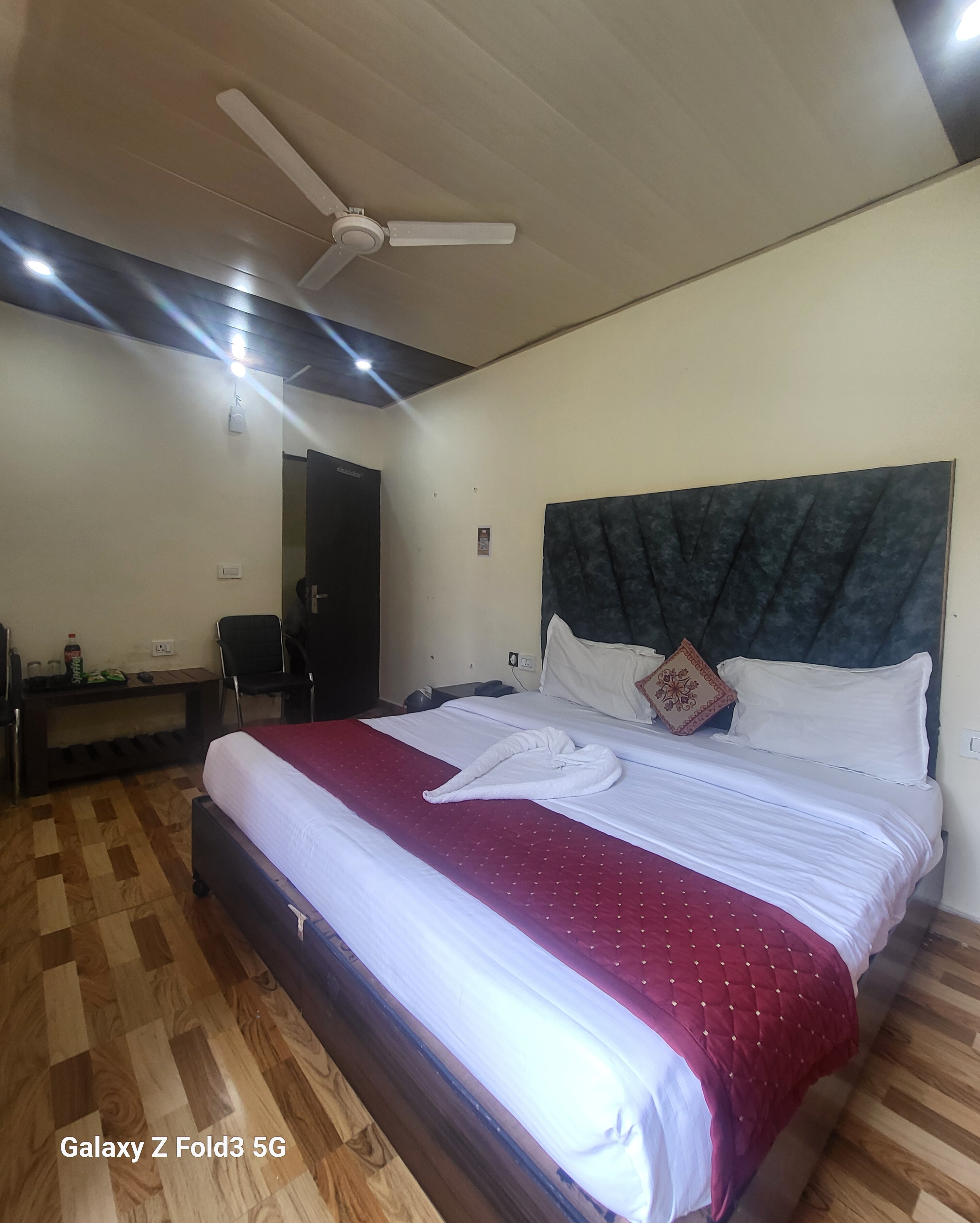 Hotel Saffron Inn - Tap to explore photos