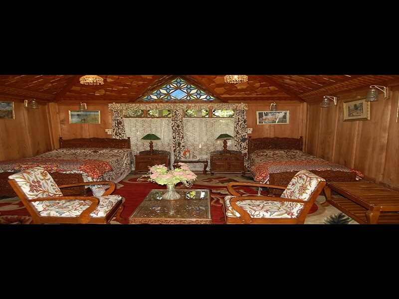 House boat Cultural Palace - Tap to explore photos