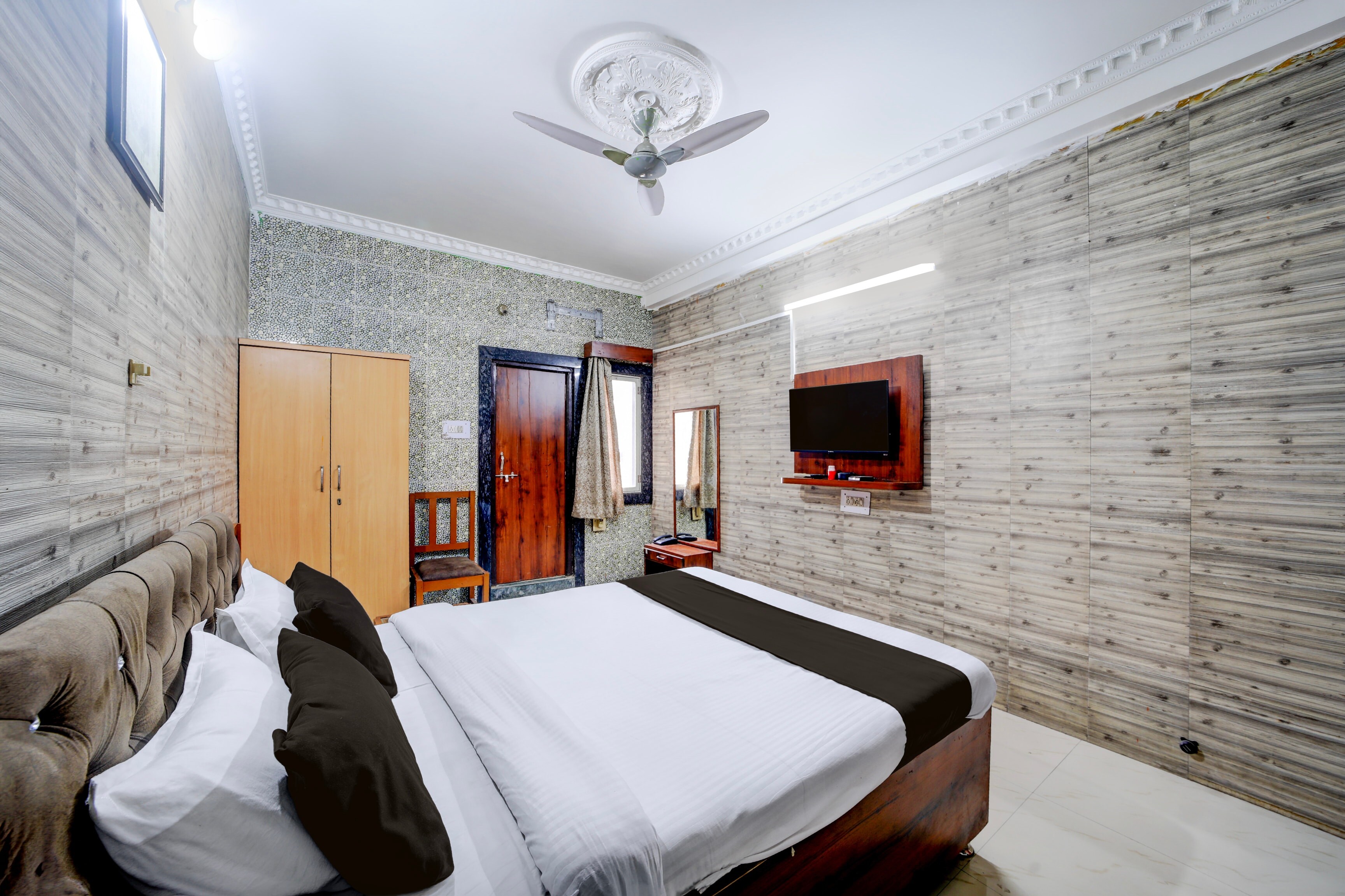 SPOT ON Hotel Silver Moon - Tap to explore photos
