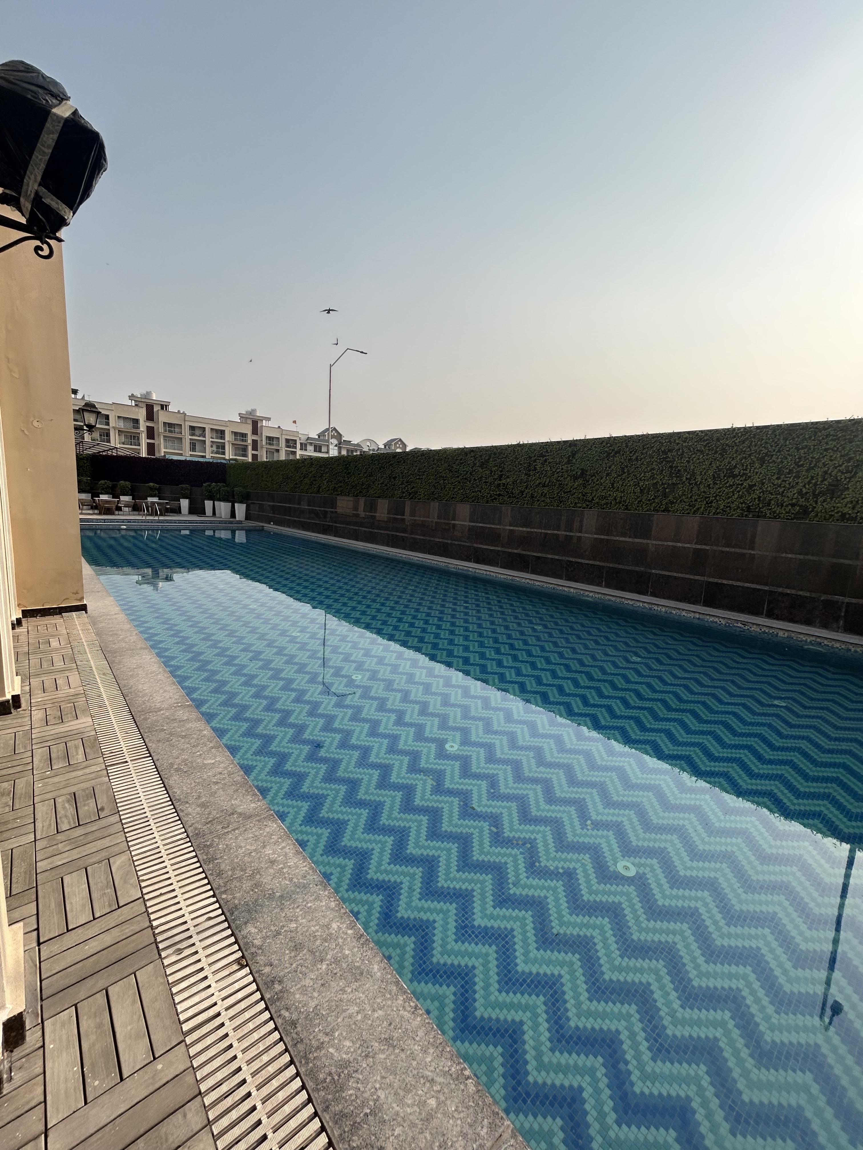 Flat in Wave Estate - Tap to explore photos