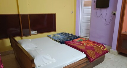 New Hindusthan Hotel Room Type - Standar Room