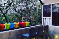 Rusty Roads(B) Studio Room on terrace with Jacuzzi