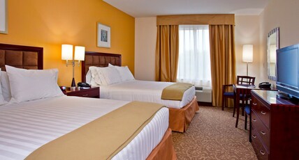Holiday Inn Express & Suites BROOKSVILLE-I-75 Room Type - 2 Queen Standard