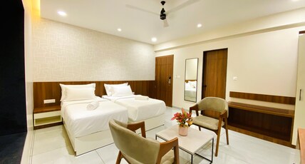 The Sapphire Hotel Room Type - Deluxe Twin Room