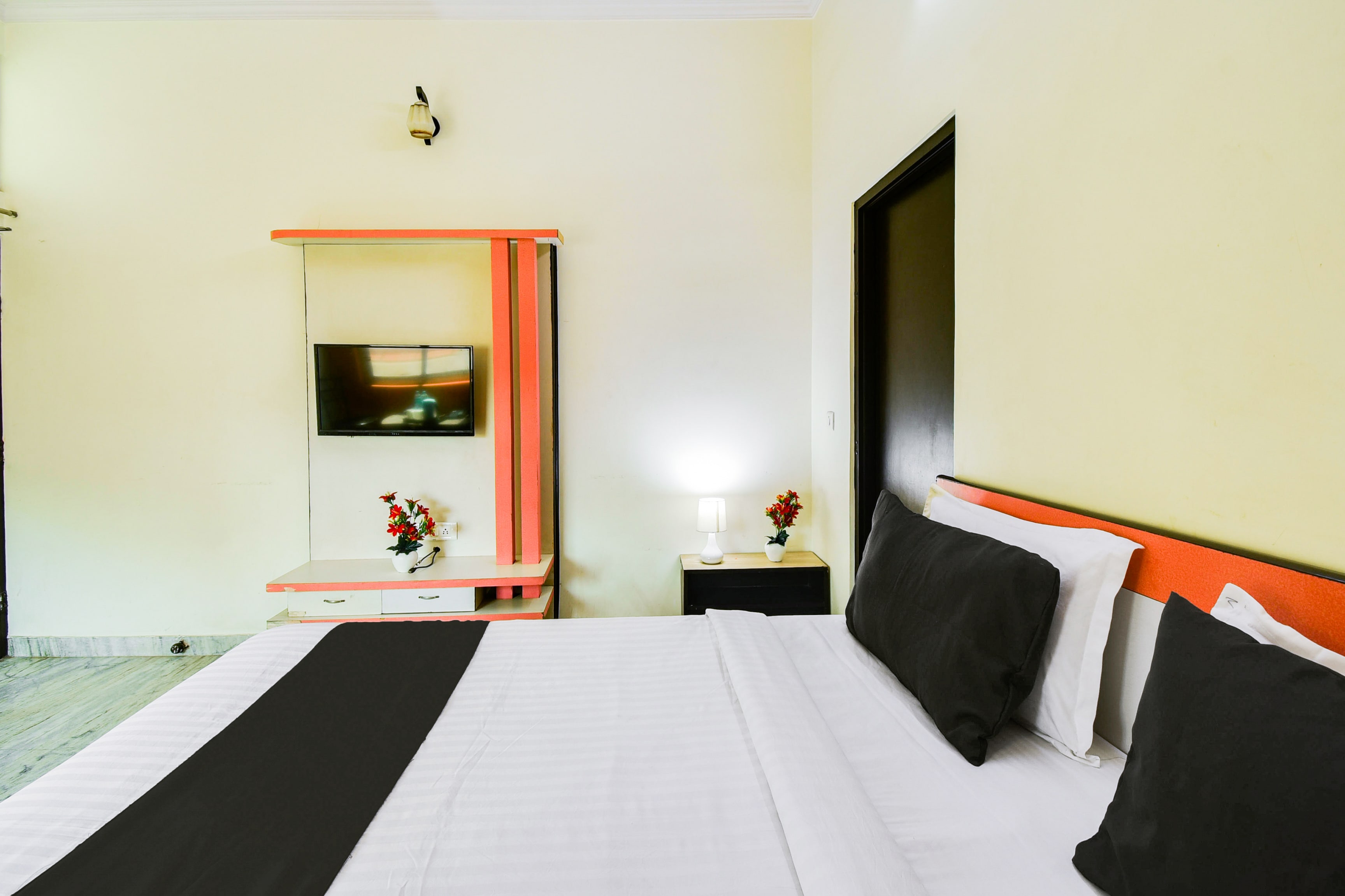 Hotel O Hotel AMER - Tap to explore photos