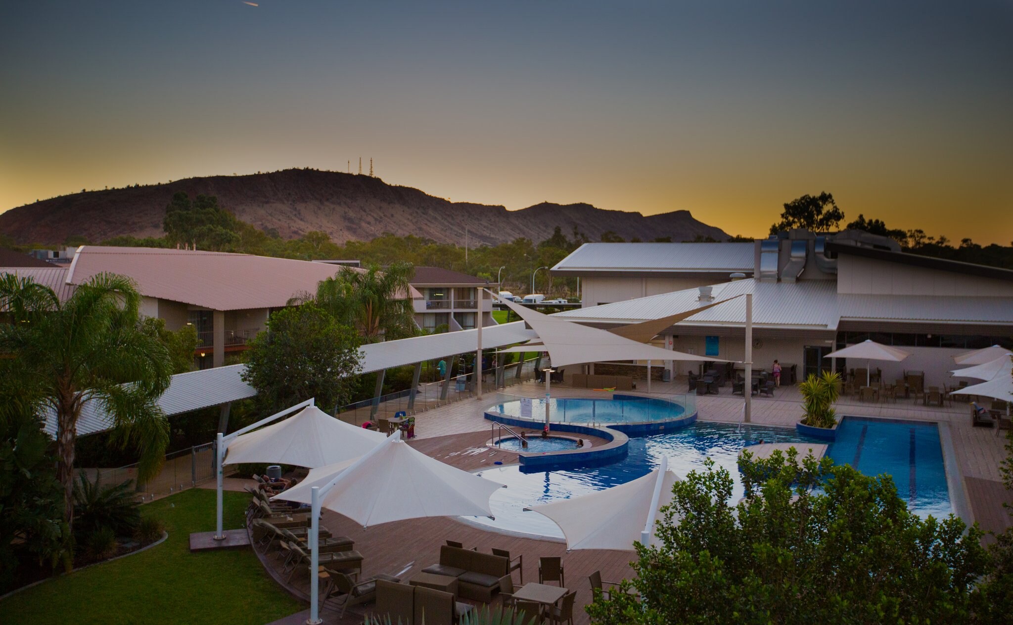 Crowne Plaza Alice Springs Lasseters - Tap to explore photos