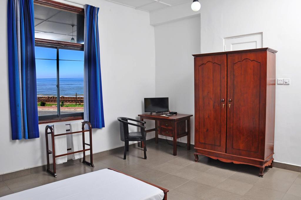 Sea View Apartment- Hotel Colombo - Tap to explore photos
