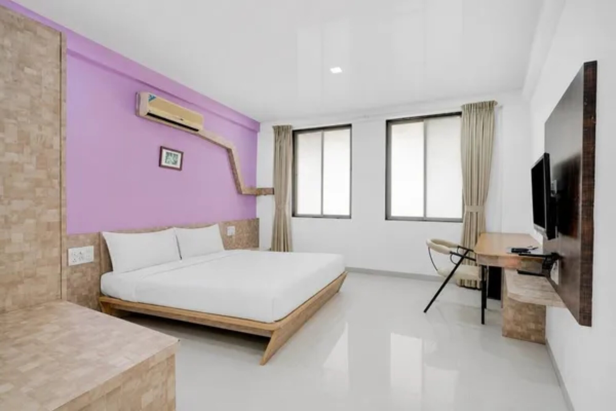 FabHotel Sayba Lodging - Tap to explore photos