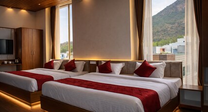 JP Residency Room Type - Deluxe Double Room With Panchamuga Dharishanam