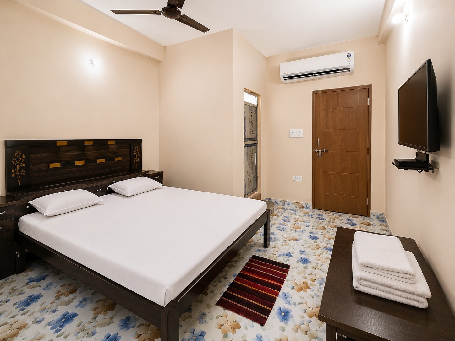 Hotel O Omkareshwar Mahadev - Tap to explore photos