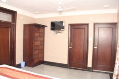 Hotel Silk, Haldwani (800m from Haldwani Railway Station)