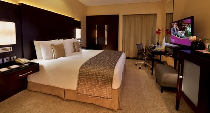 Crowne Plaza Manama (Bahrain) Room Type - 1 King 1 Bedroom Suite Pool View Smoking