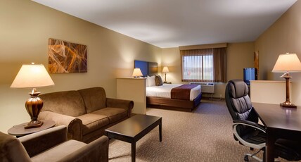 Best Western West Hills Inn Room Type - 1 King Bed, Non-Smoking, Microwave, Refrigerator, Wet Bar, Continental Breakfast