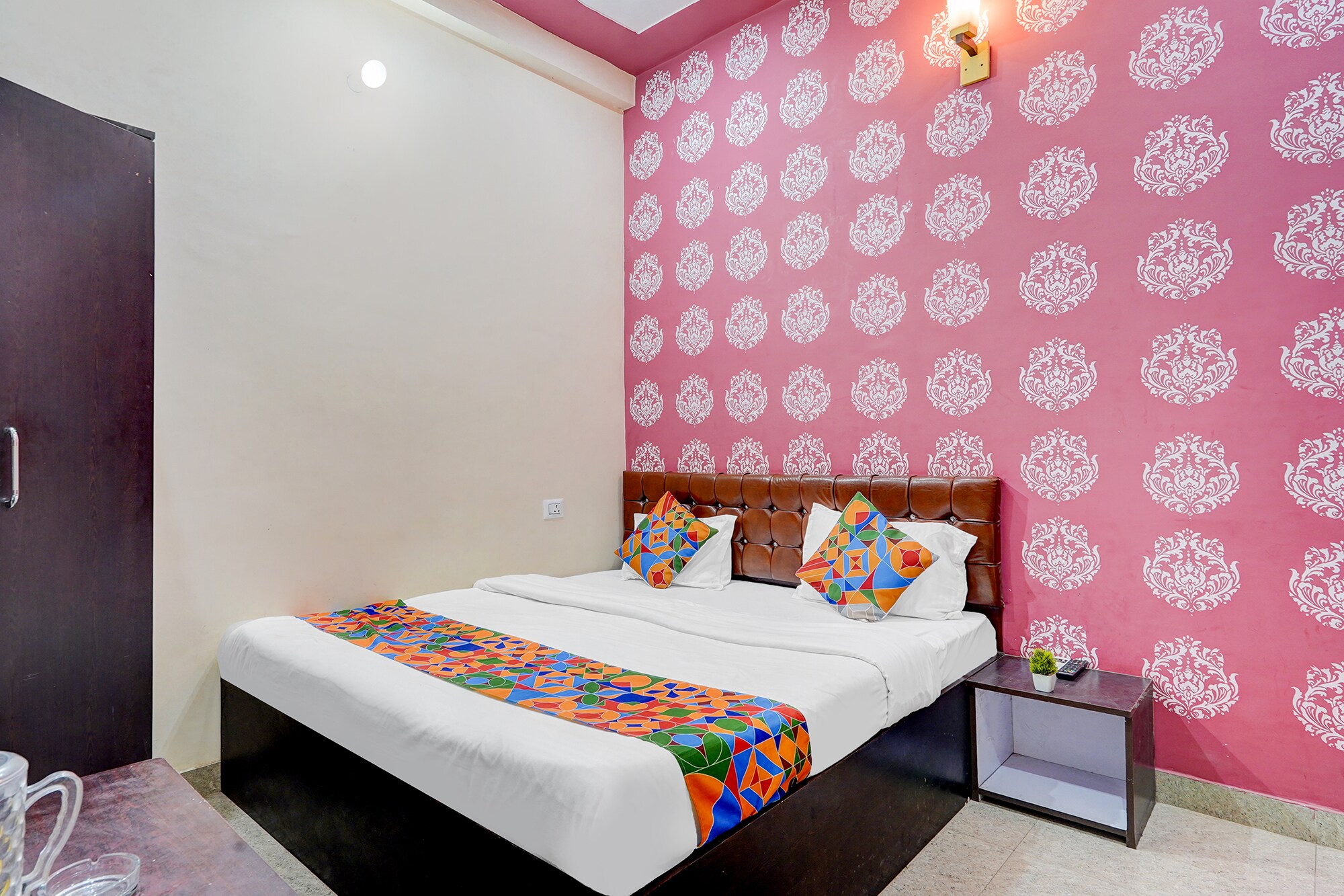 FabHotel Chandra Dreams - 600m from Banaras Railway Station - Tap to explore photos