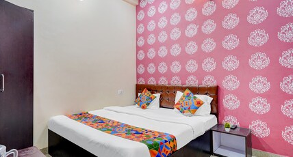 FabHotel Chandra Dreams - 600m from Banaras Railway Station Room Type - Deluxe Room