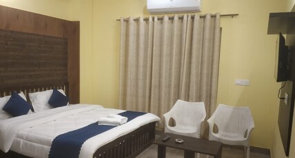 Hotel Ganga Vista & Restaurant Room Type - Deluxe Double Bed