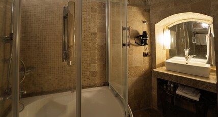 Grand Cave Suites Room Type - Stone Arch Room with Balcony