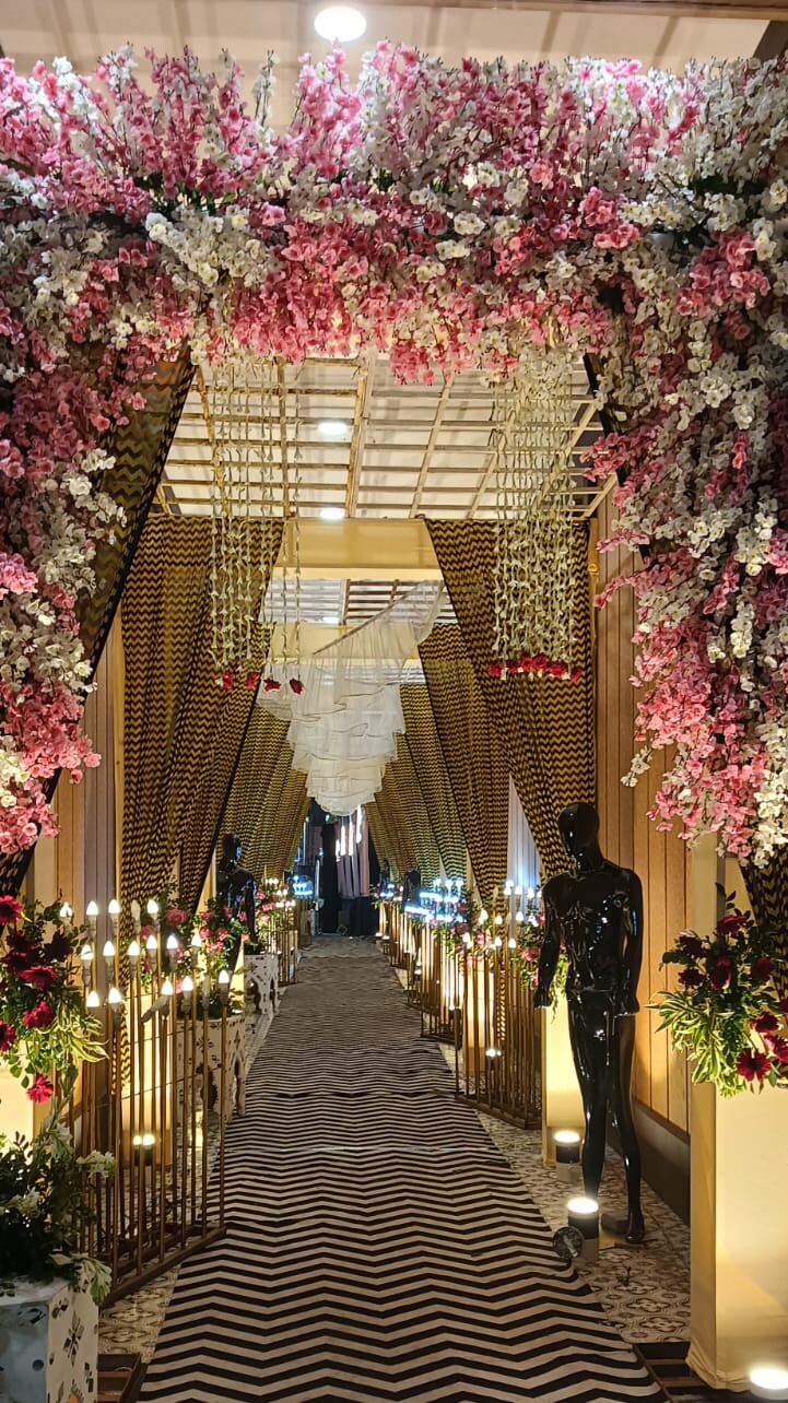 Hotel Siddhi Vinayak - Tap to explore photos