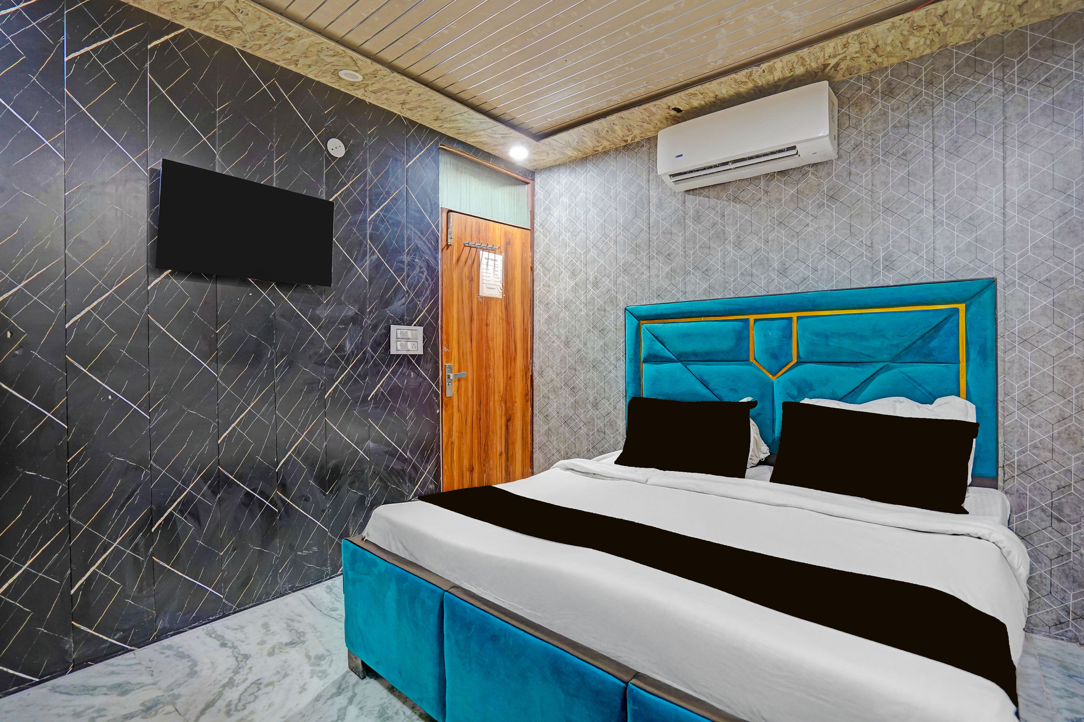 HOTEL O LAXMI NAGAR METRO - Tap to explore photos