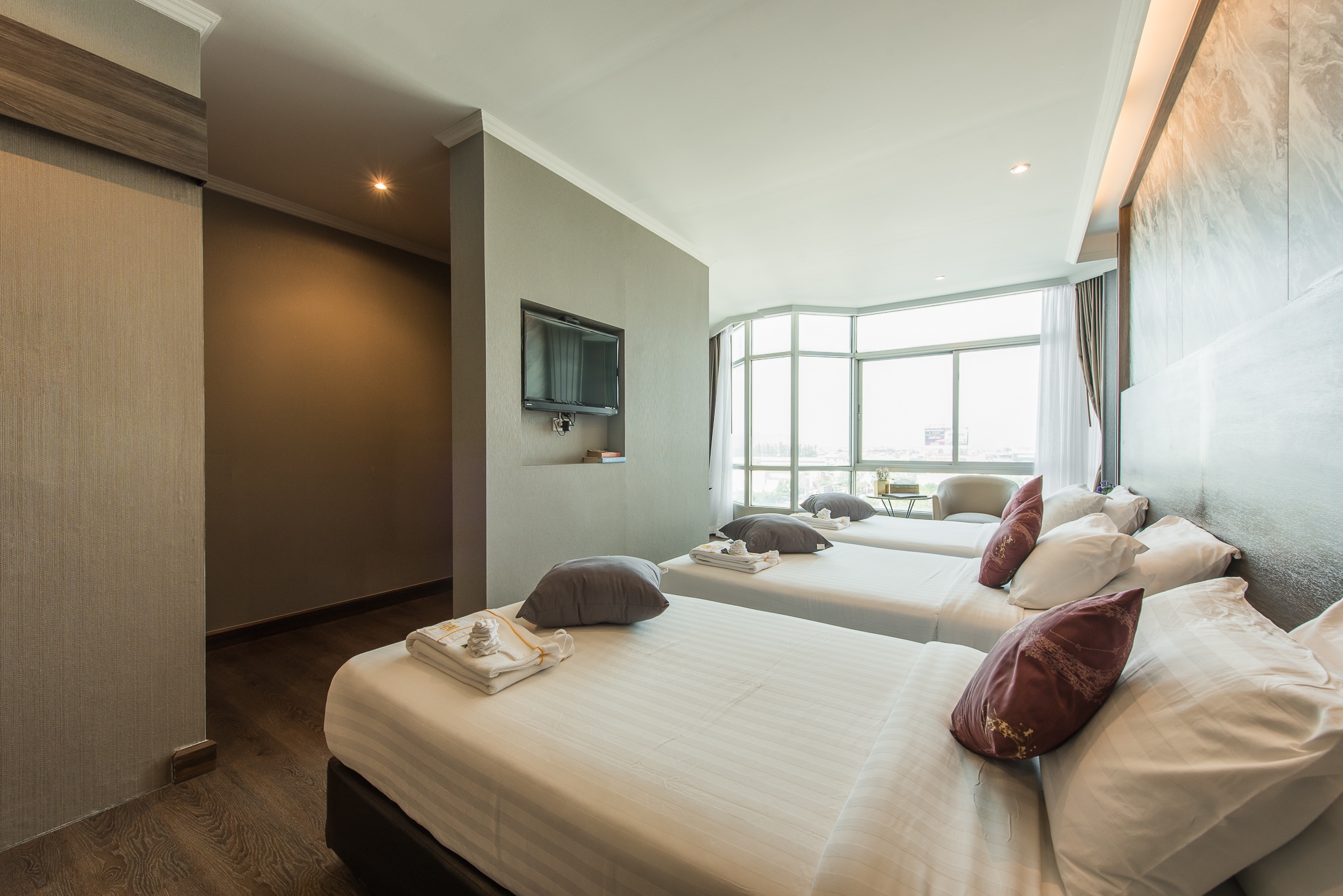 Siam Mandarina Hotel - Tap to explore photos