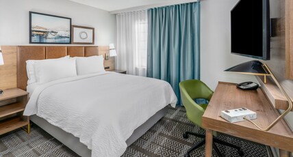 Staybridge Suites Denver - Cherry Creek Room Type - 3 Queen Suite Sofa Bed