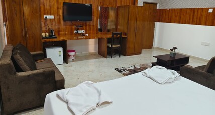 Harekrishna Hotel & Restaurant Room Type - PREMIUM EXCUTIVE ROOM
