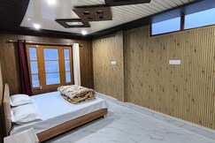 Omji Ashram - Sant Manas Bhushan Kharsali | 200m from Helipad