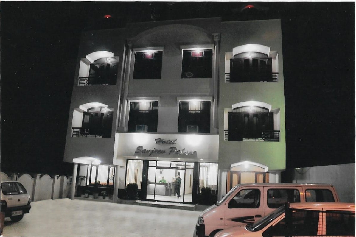 Hotel Sanjeev Palace - Tap to explore photos