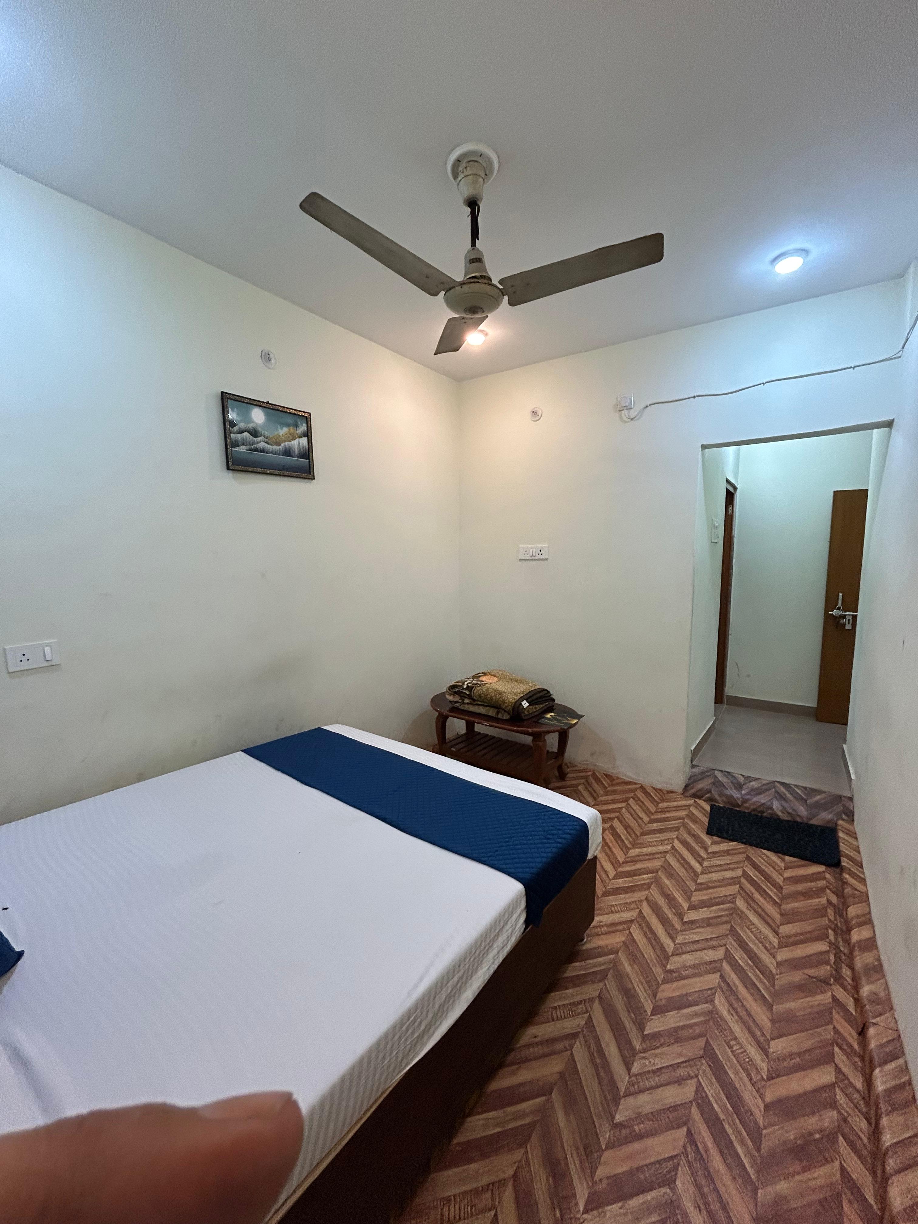 Praneeta Paying Guest House - Tap to explore photos
