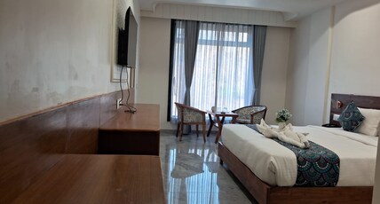 KING'SWAY HOTEL & RESORT Room Type - Deluxe Room
