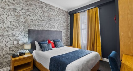 Ramada by Wyndham Hamilton City Center Room Type - 1 Double Bed, Superior Room, Non-Smoking