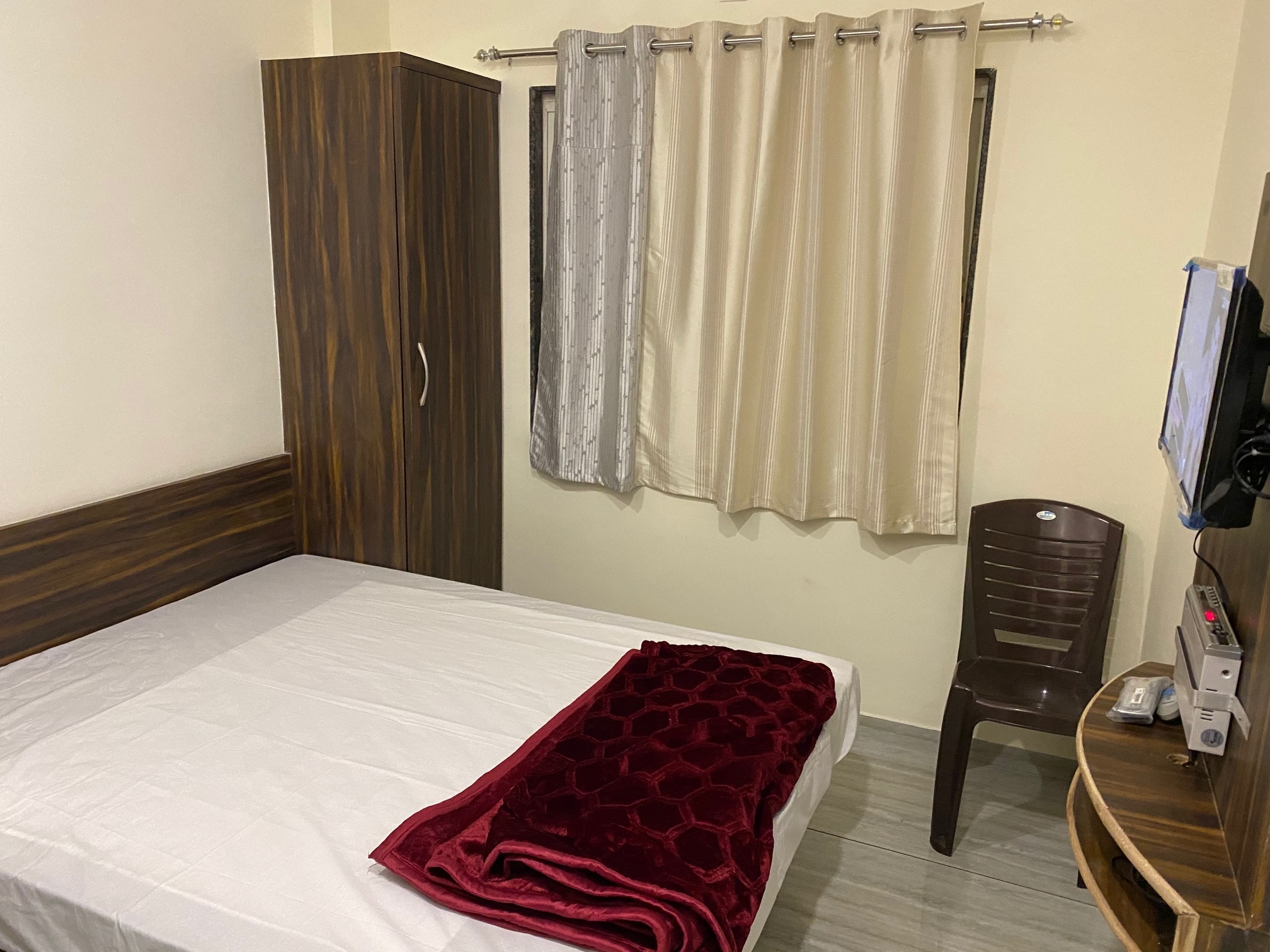 Galaxy Residency, Panchgani - Tap to explore photos
