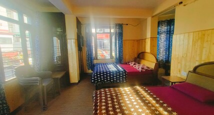 Midway Guest House Room Type - Family room With City View