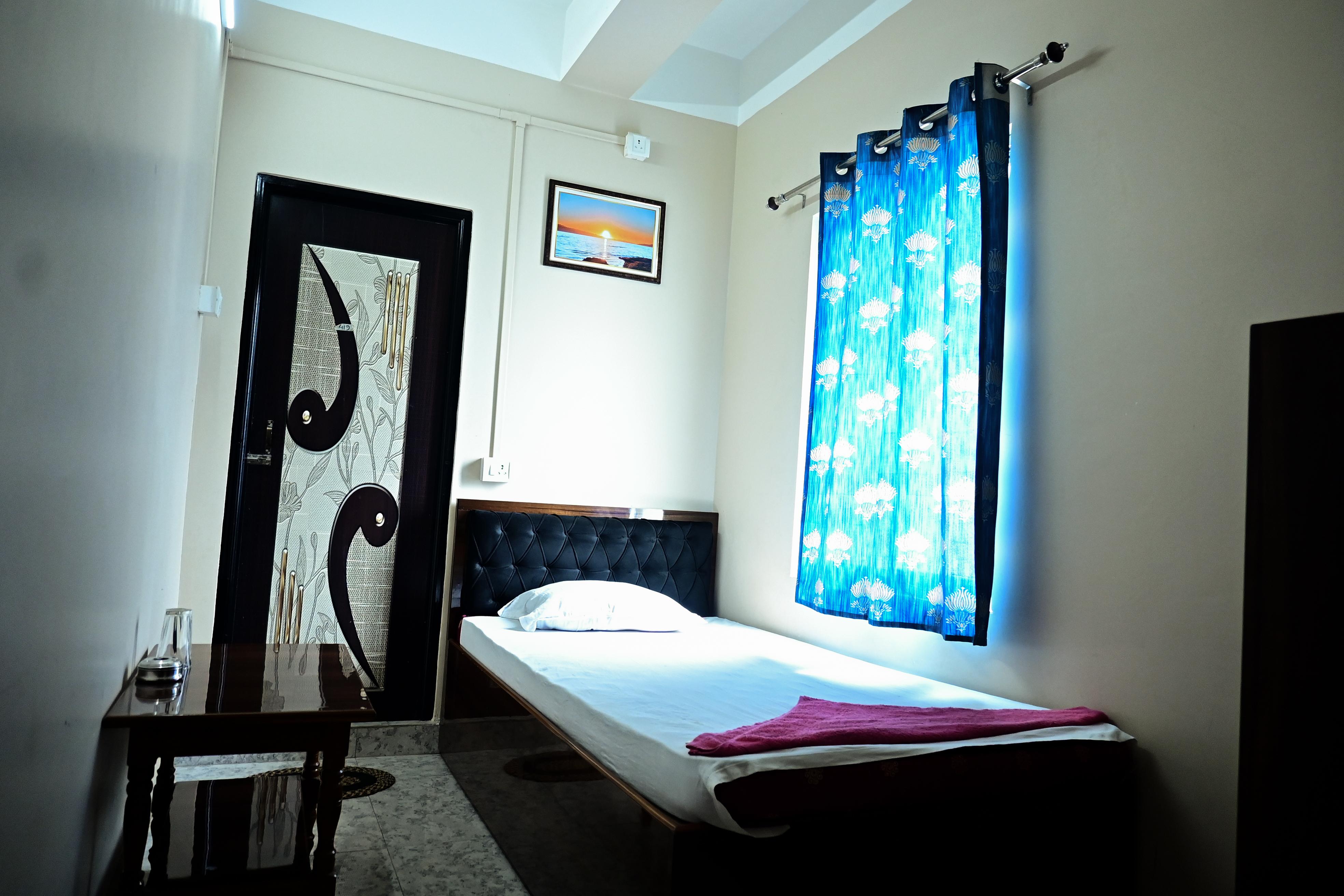 Hotel Sayan - Tap to explore photos