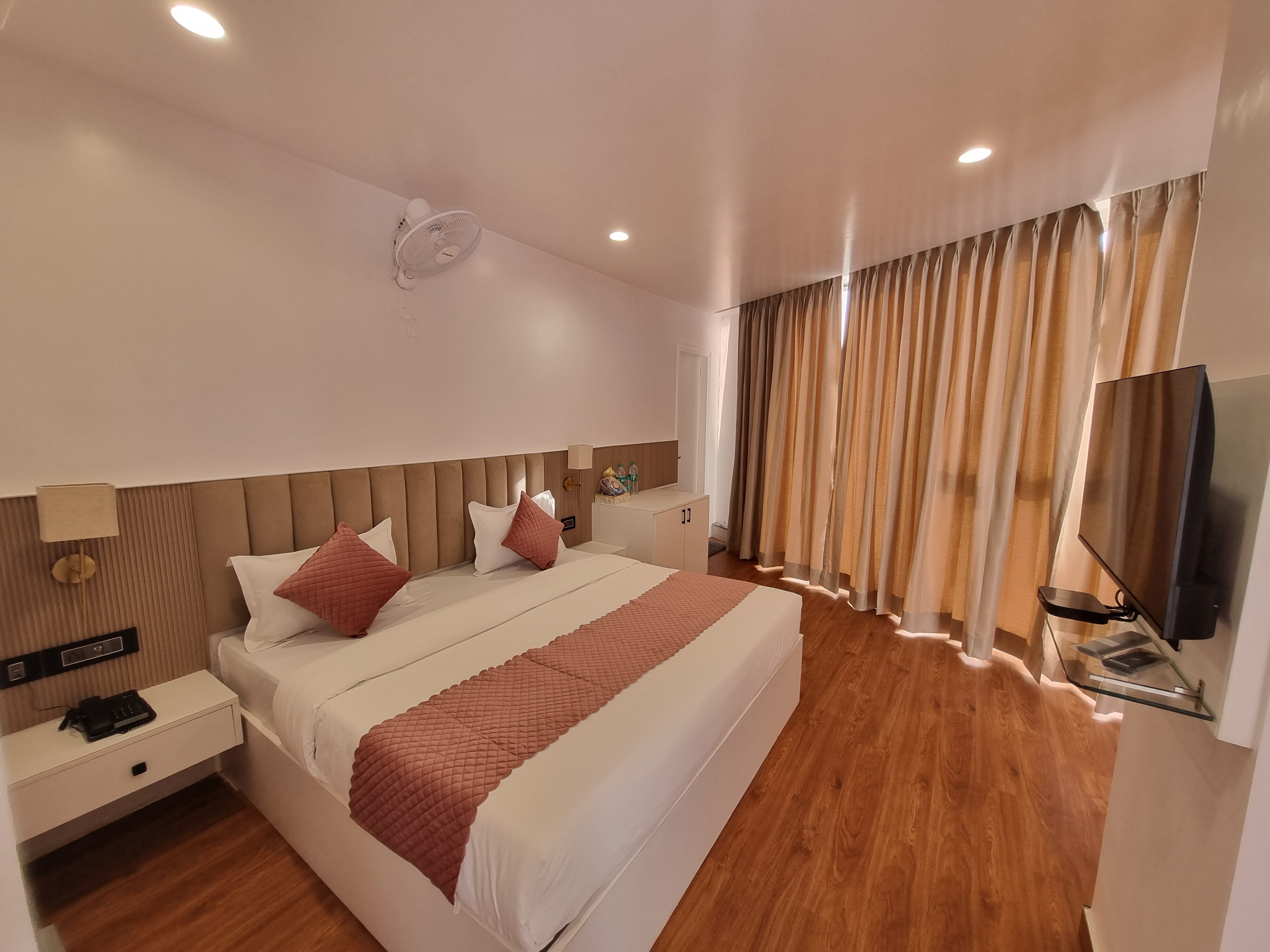 The Robin - A Boutique Hotel - Tap to explore photos