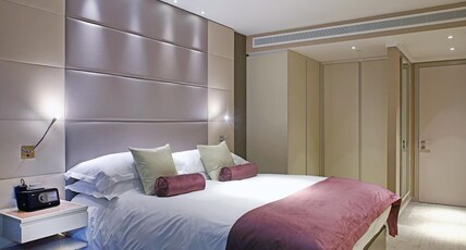 Cheval Three Quays Room Type - Superior One Bedroom Apartment with Urban View and Sofabed Cheval Three Quays Room Type - Superior One Bedroom Apartment with Urban View and Sofabed
