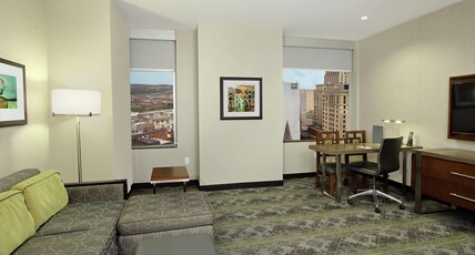 Embassy Suites Pittsburgh-Downtown Room Type - 1 KING BED ONE ROOM SUITE