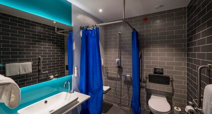 Holiday Inn Express Luzern - Kriens Room Type - 1 Queen Standard Accessible with Free Breakfast