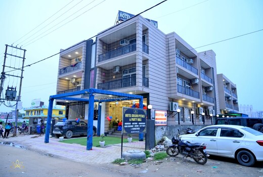 Hotel Golden Petals and Banquets