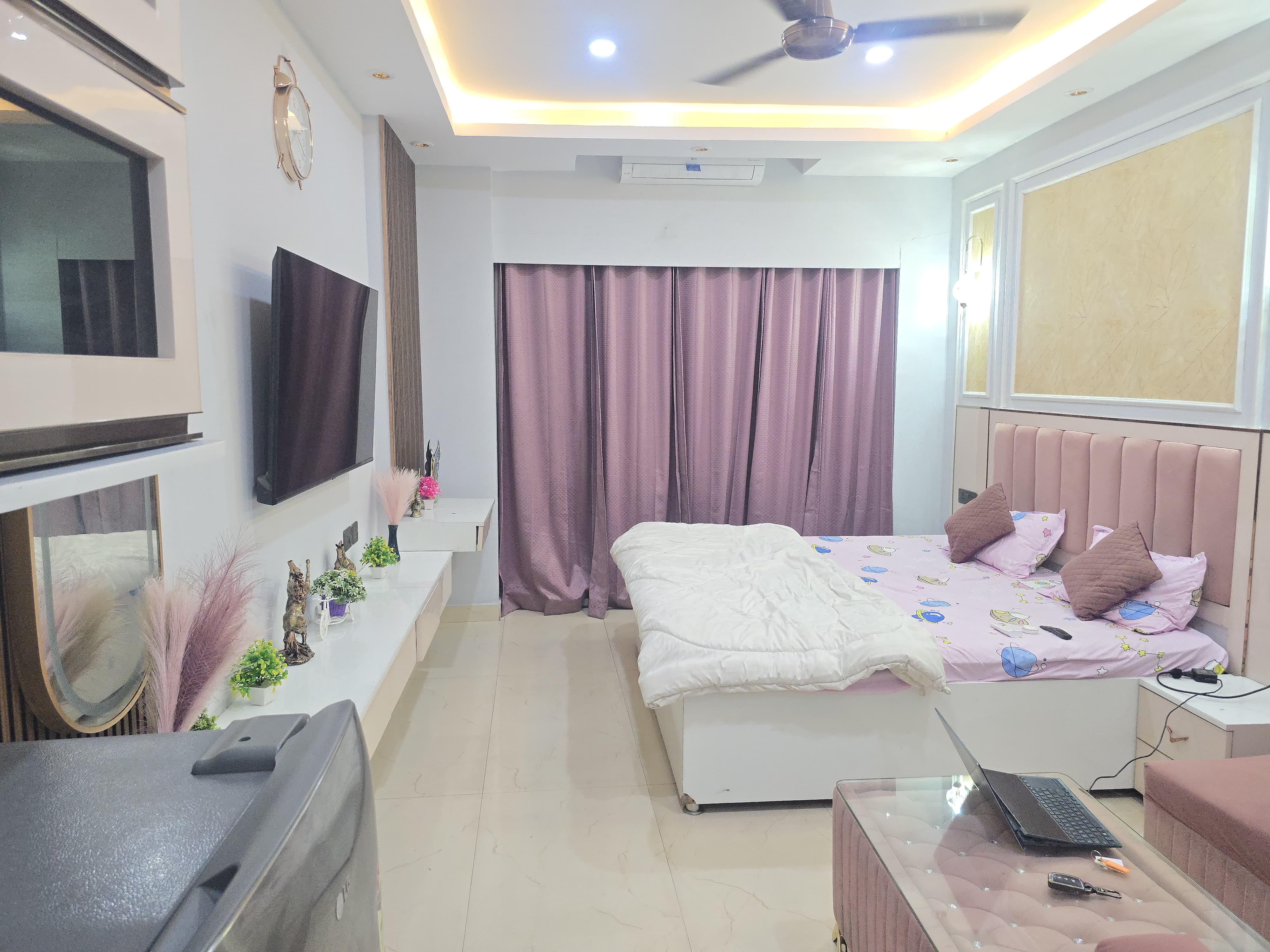 Roseville suite's & apartment's 22 - Tap to explore photos