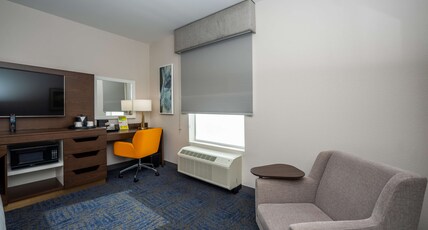 Hampton Inn & Suites by Hilton Houston Sugar Land Room Type - KING W  FRIDGE MICROWAVE