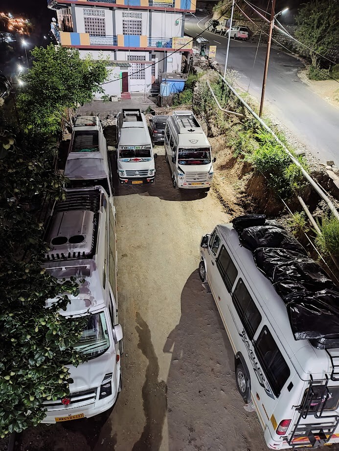 Magpie - Tap to explore photos