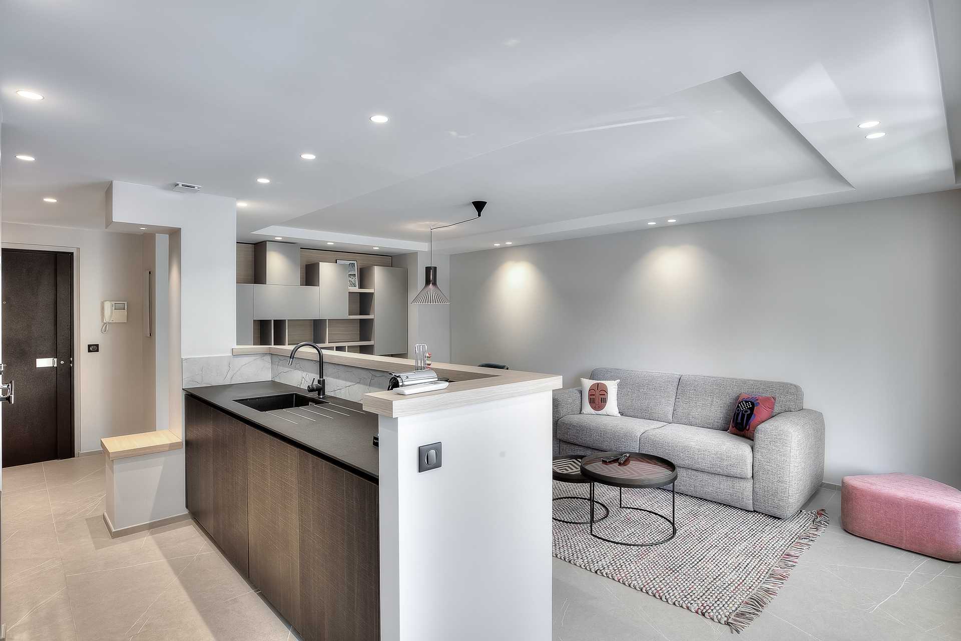 Luxury flat with balcony - city center Cannes - Tap to explore photos
