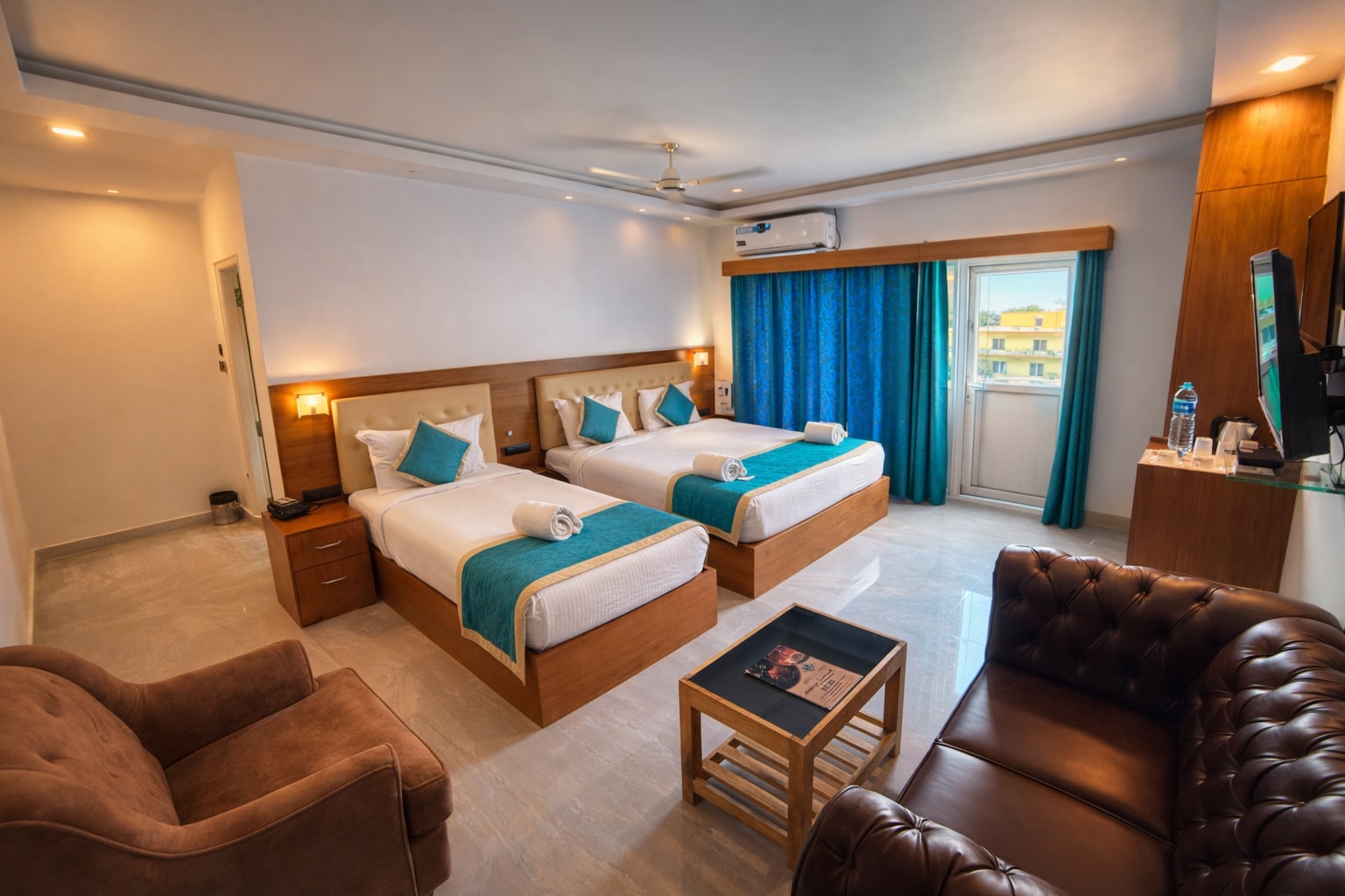 HOTEL DE PEBBLES - Tap to explore photos