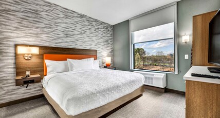 Home2 Suites by Hilton Raleigh State Arena Room Type - 1 KING 1BEDROOM SUITE