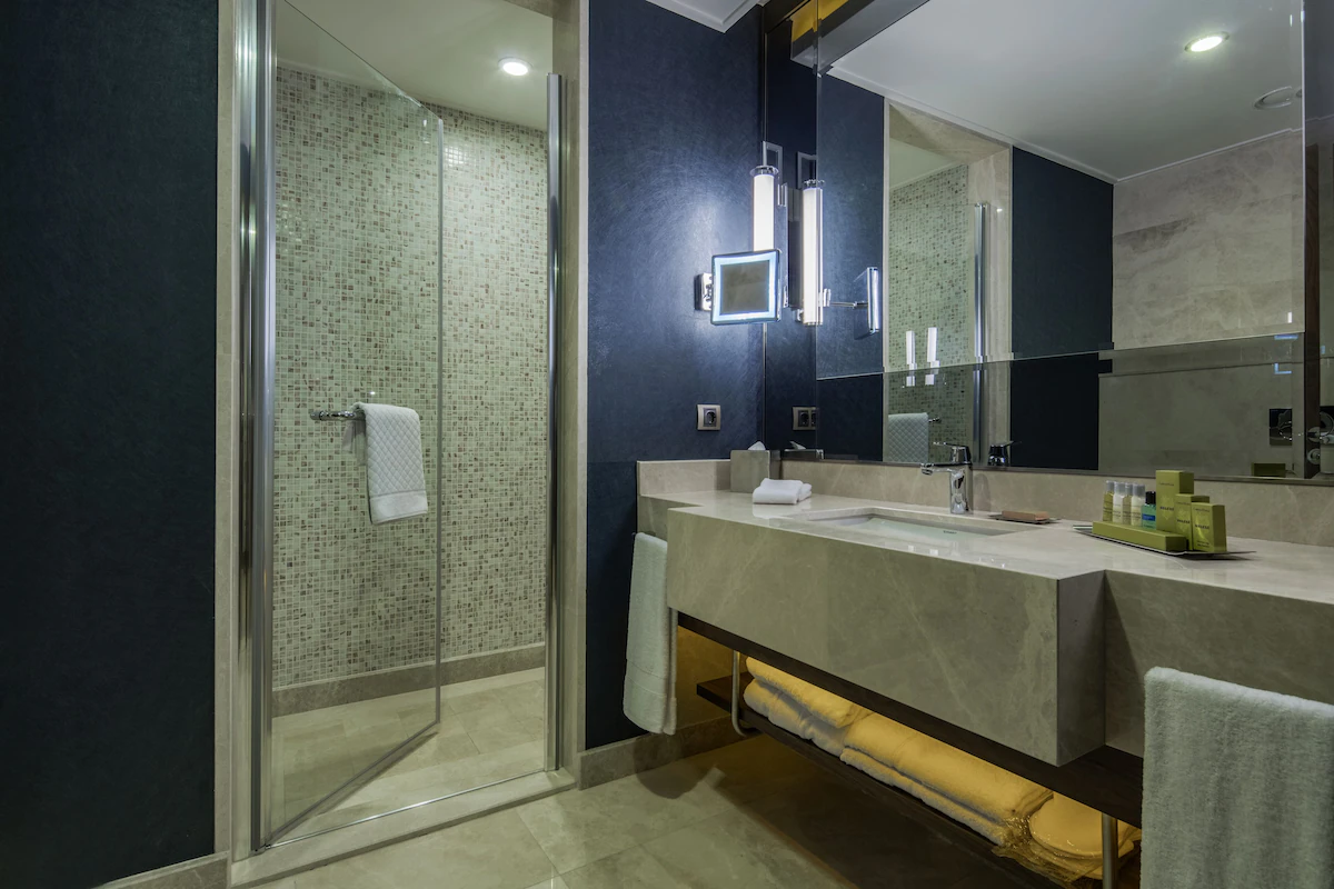 DoubleTree by Hilton Istanbul Topkapi Room Type - KING ONE BEDROOM SUITE